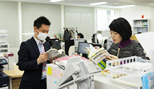 社内での意見交換